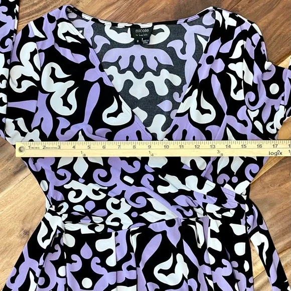 Nicole Miller Size 8 Faux Wrap Dress Scroll Design V Neck Purple Black Stretch - Picture 6 of 10